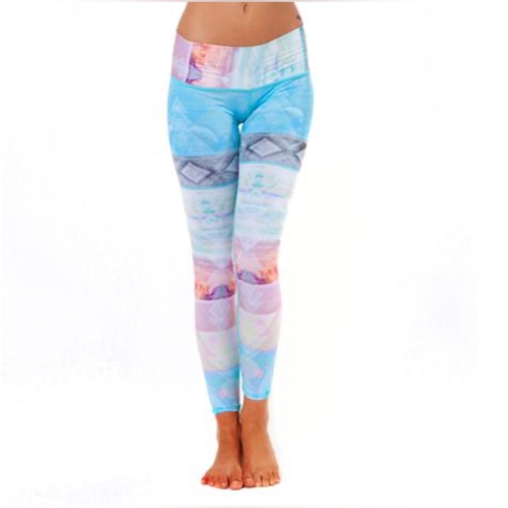 Teeki Hot Pant Leggings. Light Blue Geometrical Print. Size Medium.